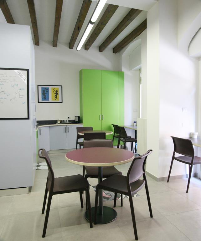 Ostello Locanda Degli Acrobati Brescia Exterior photo