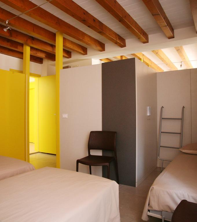 Ostello Locanda Degli Acrobati Brescia Room photo