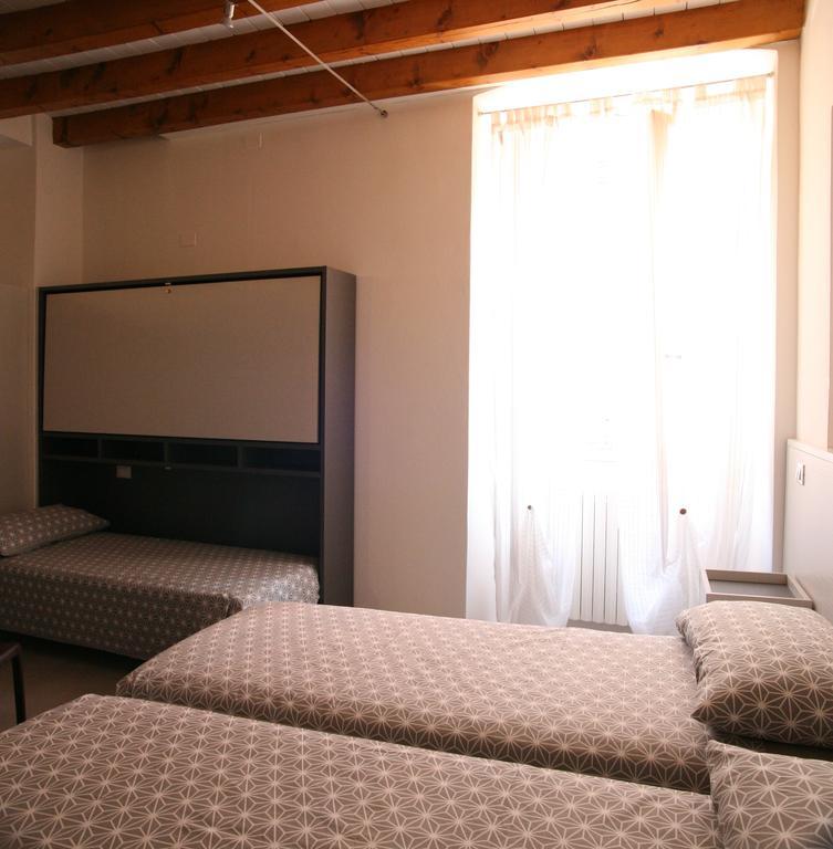 Ostello Locanda Degli Acrobati Brescia Room photo
